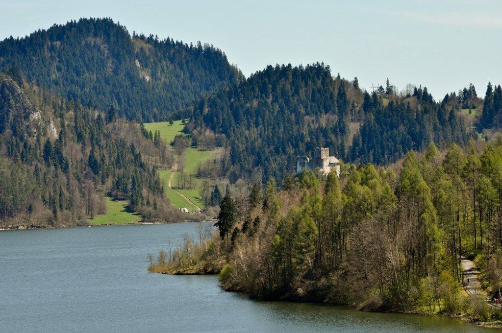 Pieniny i zamek Dunajec