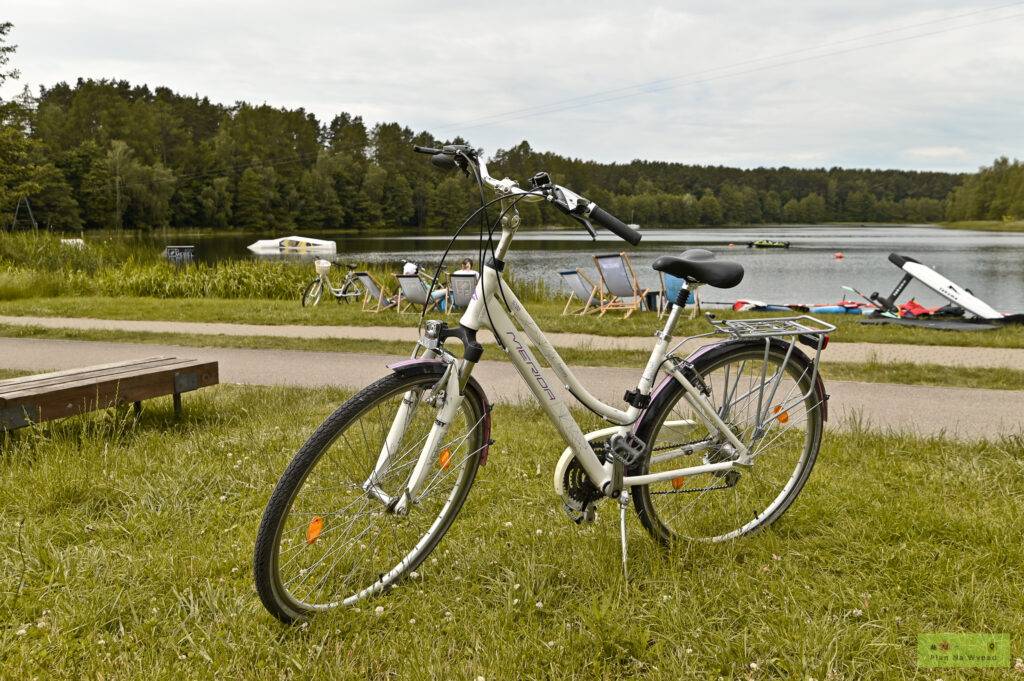 szlak rowerowy wokół jeziora Ukiel