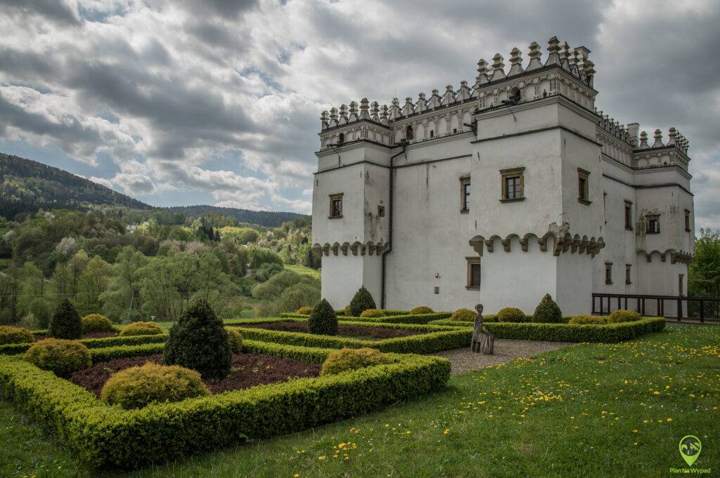 Dwór Gładyszów - Kasztel w Szymbarku