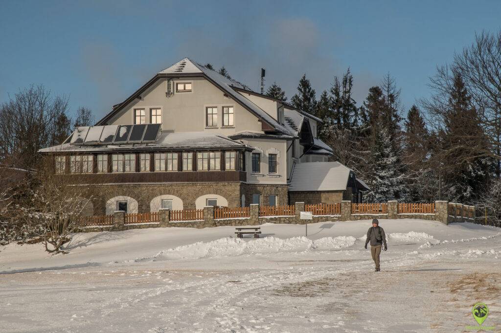 Schroniska PTTK na Magurce