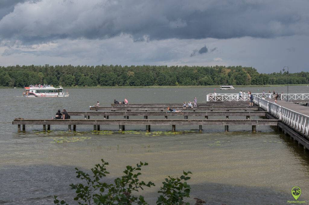 Augustów atrakcje na molo nad jeziorem Necko