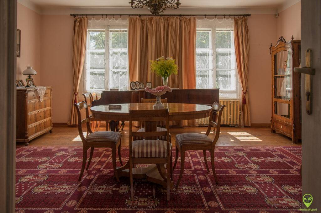 Dwór z Moniak, wnętrza