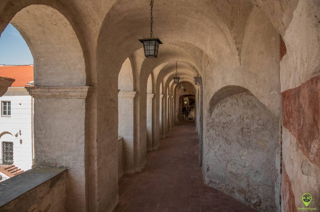 Zamek w Janowcu, krużganki