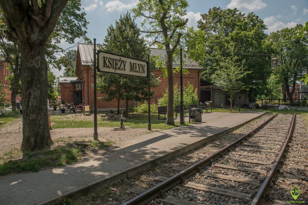 Artystyczna pracownia rękodzieła i kameralna kawiarnia z ogródkiem usytuowana na parterze odrestaurowanego budynku na Księżym Młynie Łódź.