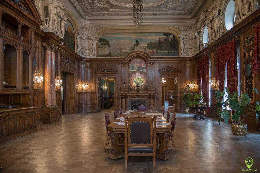 Złocona, reprezentacyjna sala balowa w wnętrzach Pałacu Poznańskiego (Muzeum Miasta Łodzi).