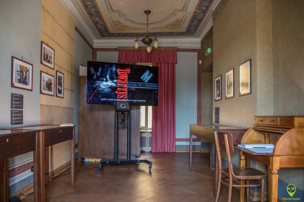 Muzeum Bibuła Łódź - wystawa z multimedialną ekspozycją.