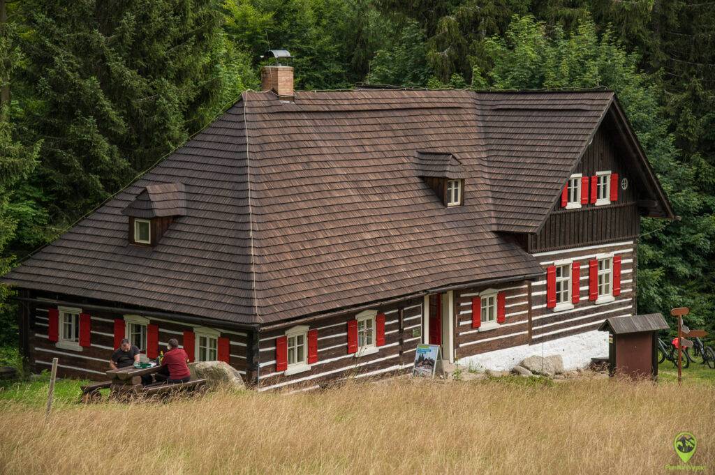 Góry Izerskie - architektoniczne atrakcje Sudetów, schronisko górskie Kristiánov.