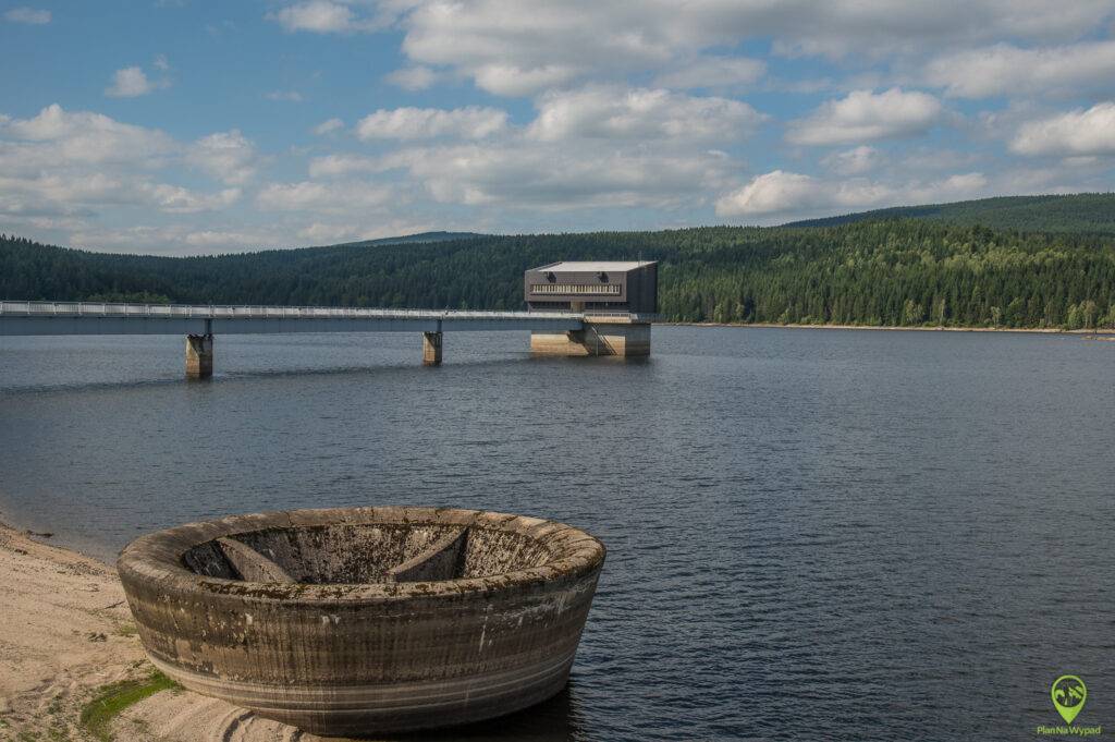 Jezioro Josefův Důl w czeskich Izerach.