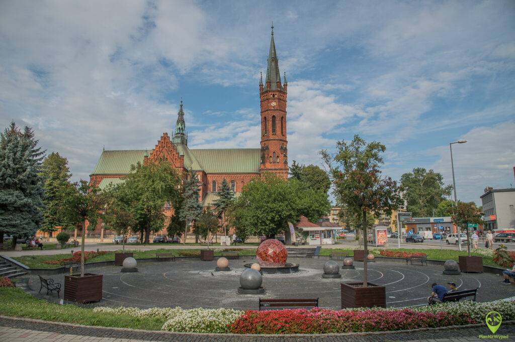 Tarnów atrakcje - fontanna z układem słonecznym.