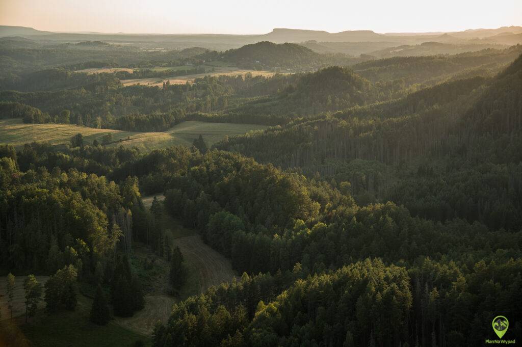 Panorama na punkcie widokowym Mariina vyhlidka w Jetrichovicach.