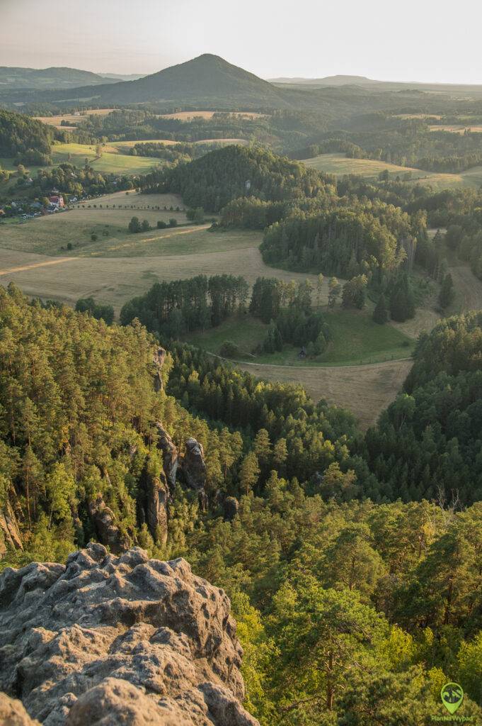 Mariina skala Mariina vyhlidka panorama o zachodzie słońca.
