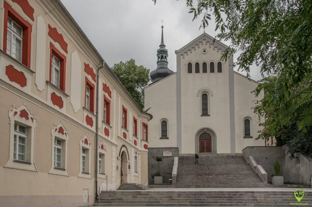 Zabytkowy gmach Muzeum Śląska Opolskiego od strony placu św. Sebastiana.