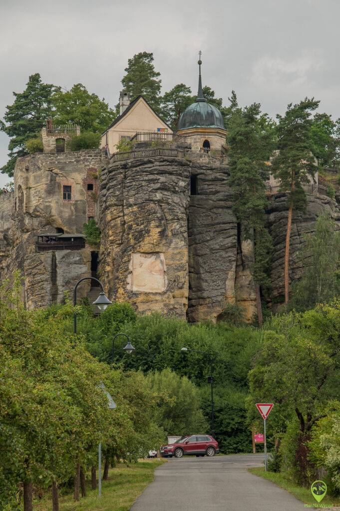 Skalní hrad a poustevna Sloup.